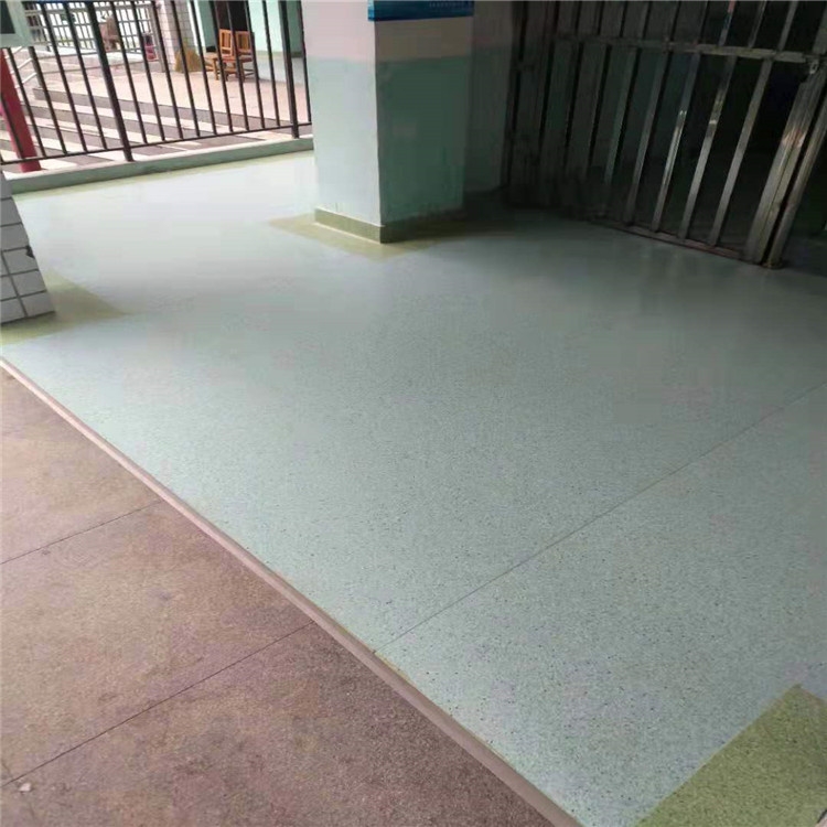 解鎖環(huán)保商機(jī)，選對(duì)寫(xiě)字樓塑膠地板批發(fā)廠家 擁抱綠色PVC時(shí)代